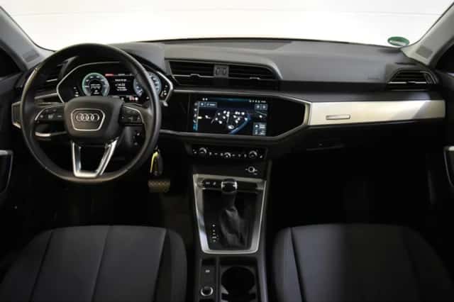 Audi Q3 (2022) thumbnail 2