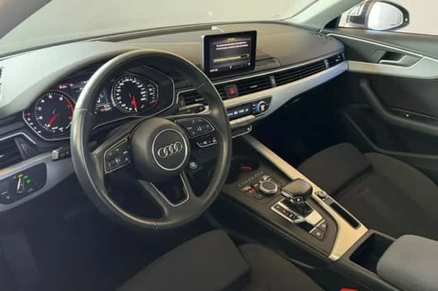 Audi A4 (2019) thumbnail 2