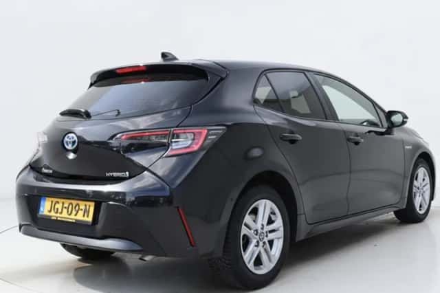 Toyota Corolla (2021) thumbnail 3