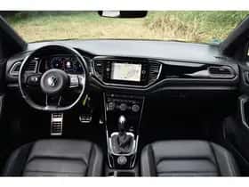 Volkswagen T-Roc (2021) thumbnail 3