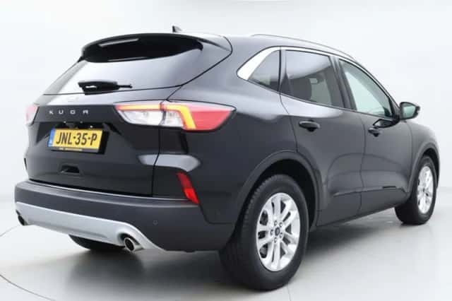 Ford Kuga (2021) thumbnail 3