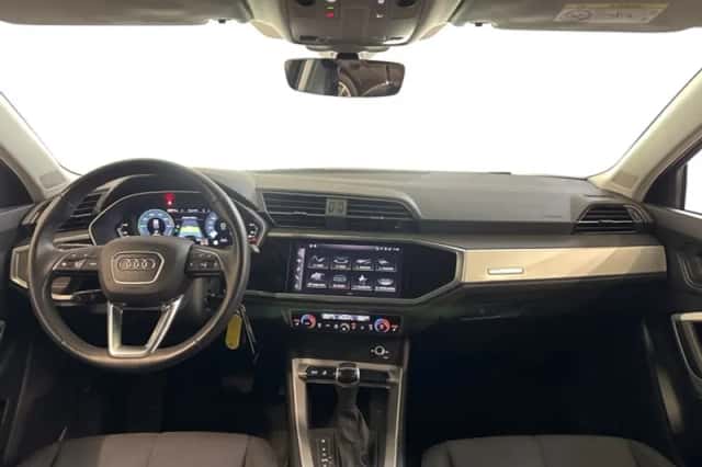 Audi Q3 (2022) thumbnail 2