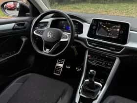 Volkswagen T-Roc thumbnail 2