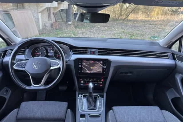 Volkswagen Passat (2022) thumbnail 2
