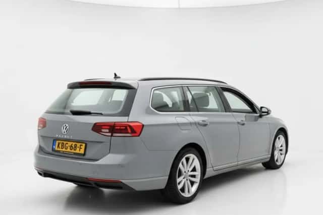 Volkswagen Passat (2022) thumbnail 3