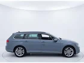 Volkswagen Passat (2022) thumbnail 5