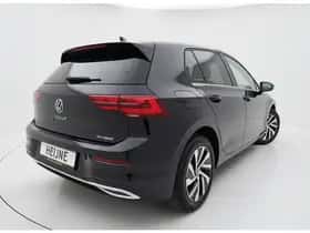 Volkswagen Golf (2022) thumbnail 3