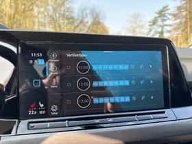 Volkswagen Golf (2022) thumbnail 41