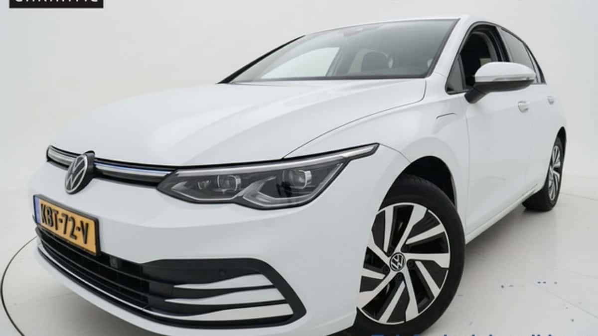 Volkswagen Golf (2022) — foto 1