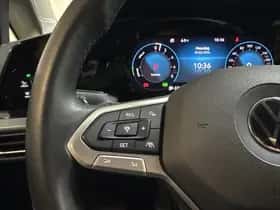 Volkswagen Golf (2022) thumbnail 23