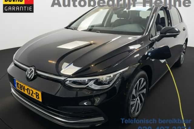 Volkswagen Golf (2023) thumbnail 1