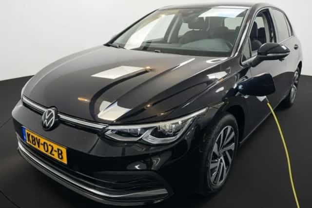 Volkswagen Golf (2023) thumbnail 2