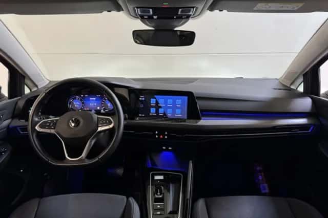 Volkswagen Golf (2023) thumbnail 3