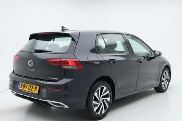 Volkswagen Golf (2023) thumbnail 4