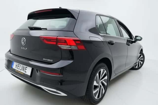 Volkswagen Golf (2023) thumbnail 6