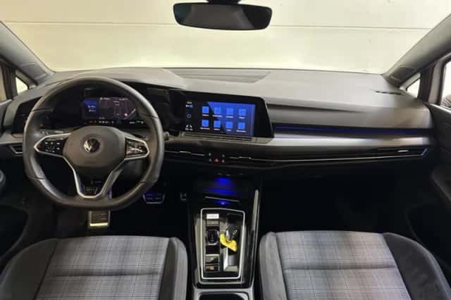 Volkswagen Golf (2022) thumbnail 2