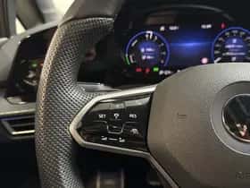 Volkswagen Golf (2022) thumbnail 22