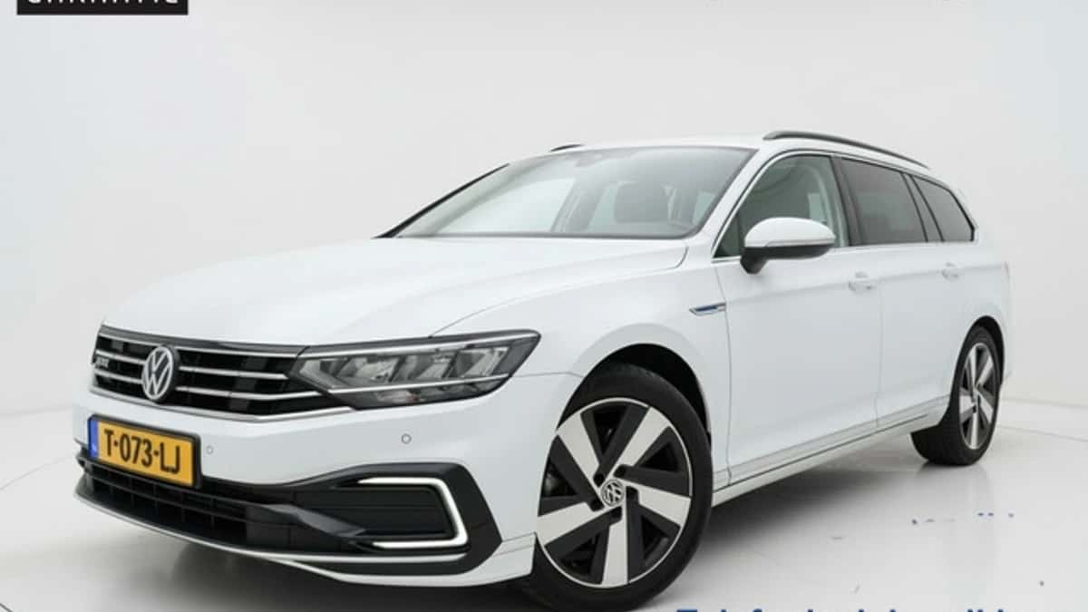 Volkswagen Passat — foto 1