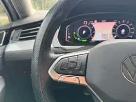 Volkswagen Passat thumbnail 17