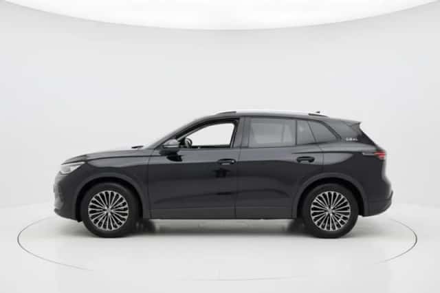 Volkswagen Tiguan (2025) thumbnail 3