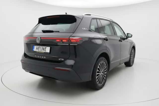Volkswagen Tiguan (2025) thumbnail 4