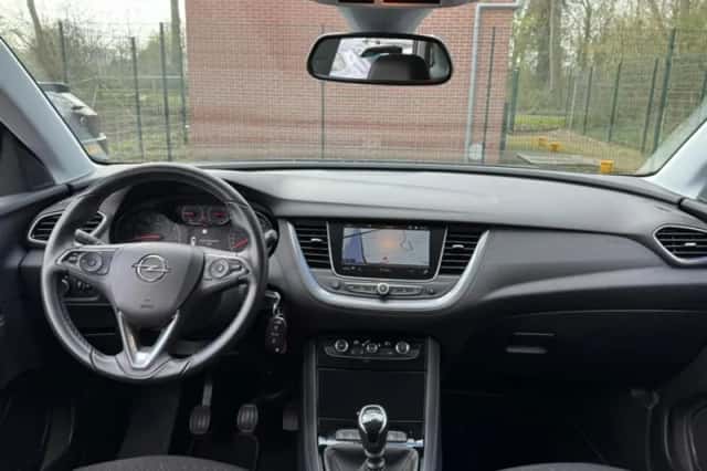 Opel Grandland X (2019) thumbnail 2