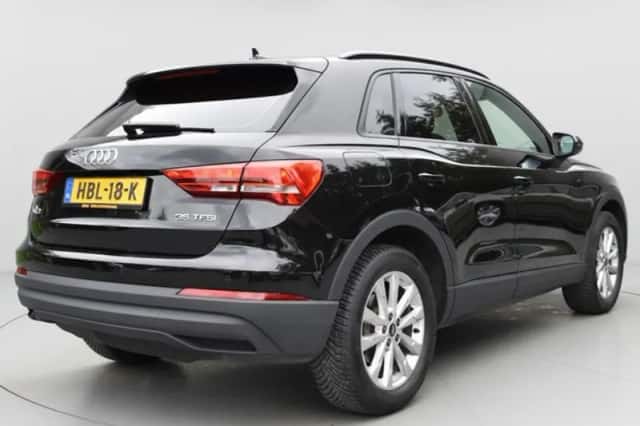 Audi Q3 (2022) thumbnail 3