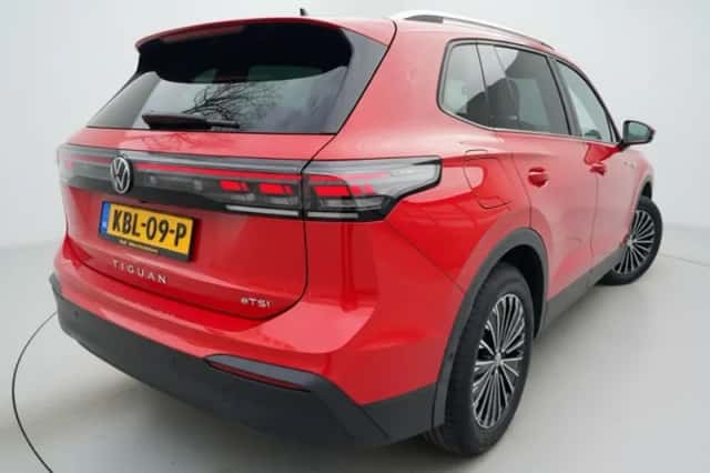 Volkswagen Tiguan (2025) thumbnail 3