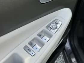 Hyundai Santa Fe (2021) thumbnail 12