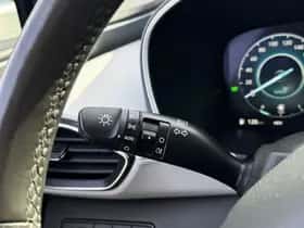 Hyundai Santa Fe (2021) thumbnail 32