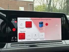 Volkswagen Golf (2022) thumbnail 36