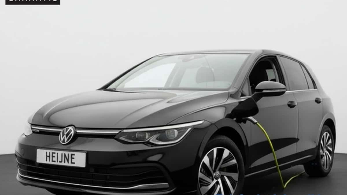 Volkswagen Golf (2022) — foto 1