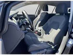 Volkswagen Golf (2022) thumbnail 17
