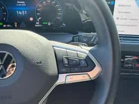 Volkswagen Golf (2022) thumbnail 25