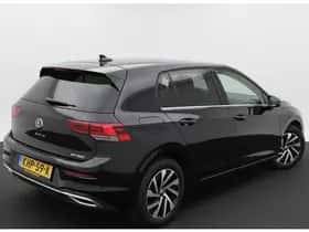 Volkswagen Golf (2022) thumbnail 4