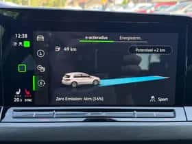 Volkswagen Golf (2022) thumbnail 40