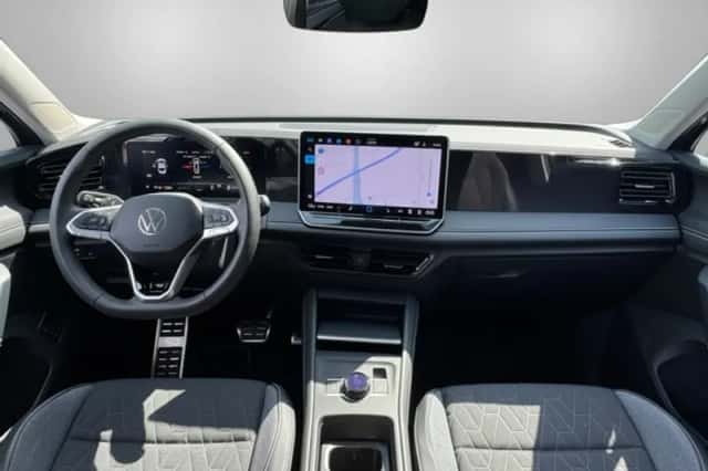 Volkswagen Tiguan (2025) thumbnail 2