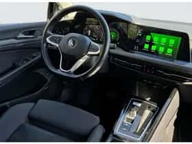Volkswagen Golf (2022) thumbnail 2