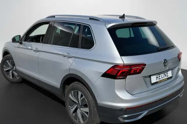 Volkswagen Tiguan (2022) thumbnail 3