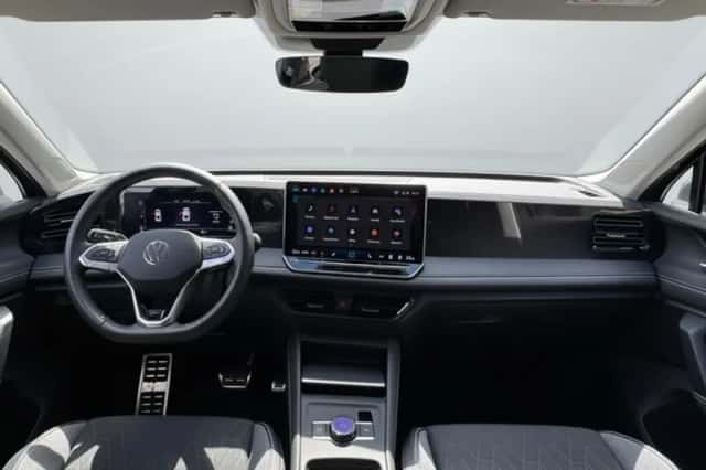 Volkswagen Tiguan (2025) thumbnail 2
