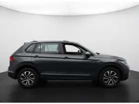 Volkswagen Tiguan (2022) thumbnail 4