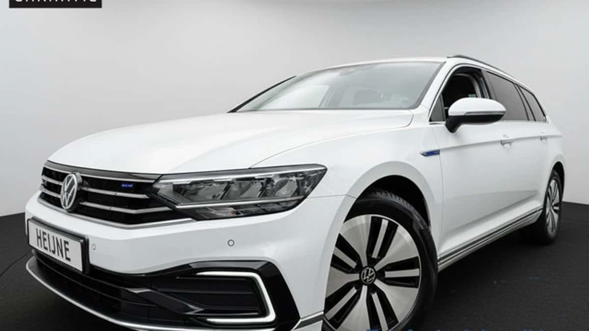 Volkswagen Passat (2021) — foto 1
