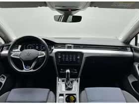 Volkswagen Passat (2021) thumbnail 2