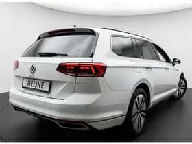 Volkswagen Passat (2021) thumbnail 3