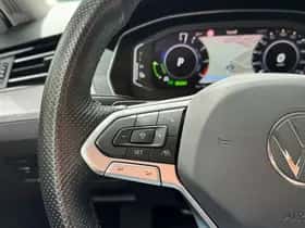 Volkswagen Passat (2021) thumbnail 24