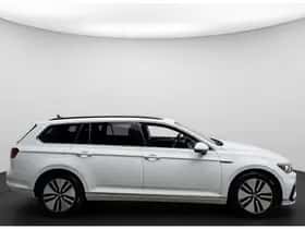 Volkswagen Passat (2021) thumbnail 4