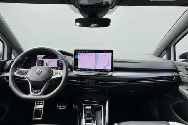 Volkswagen Golf (2025) thumbnail 2