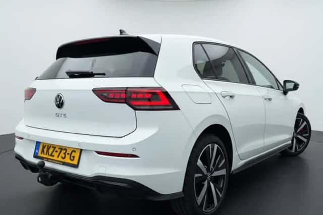 Volkswagen Golf (2025) thumbnail 3