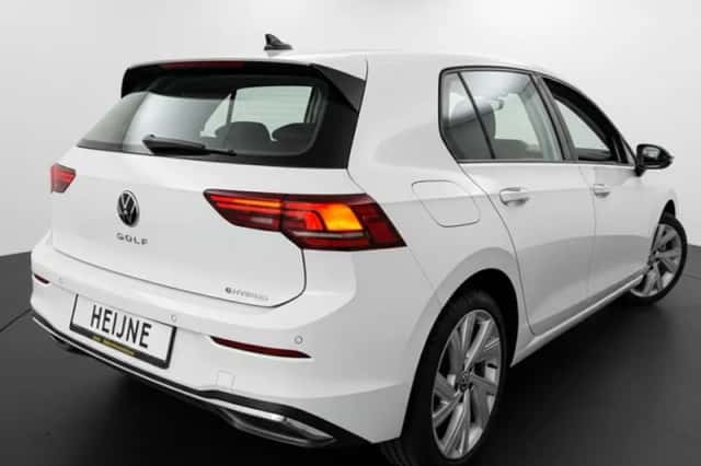 Volkswagen Golf (2025) thumbnail 3