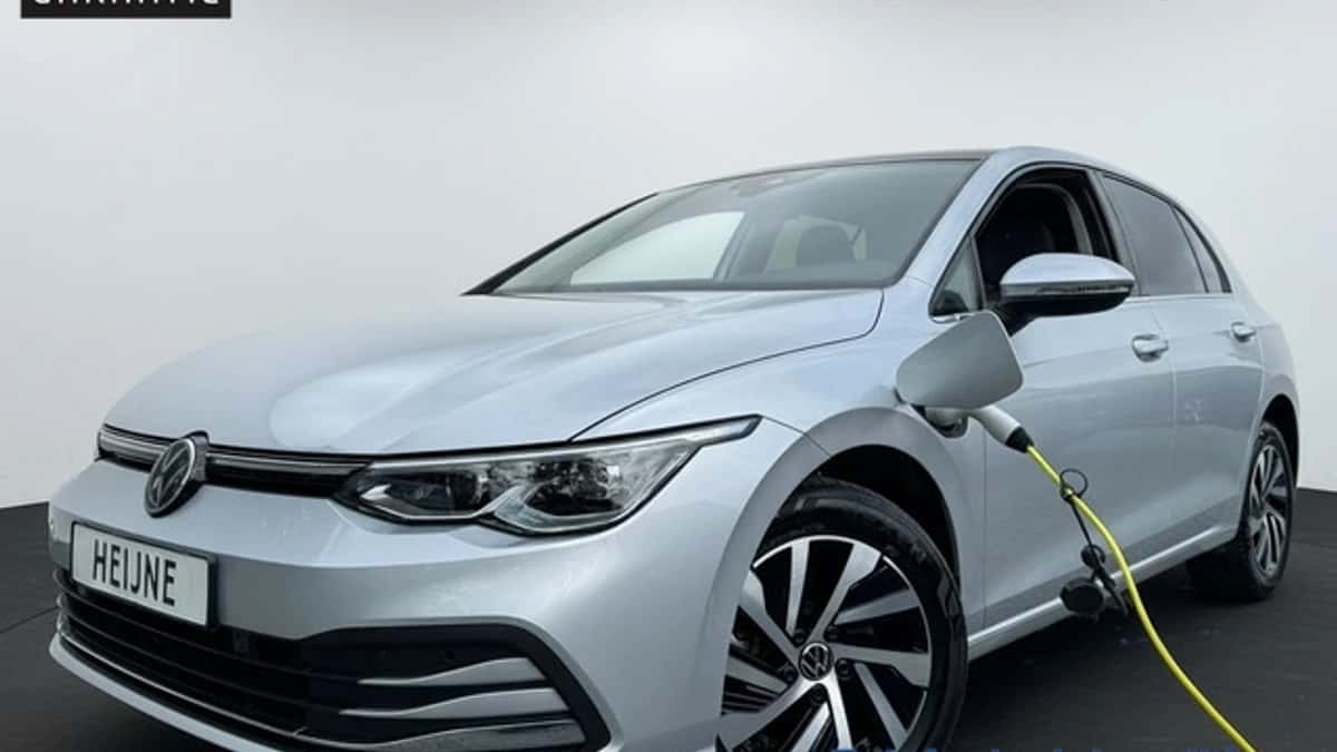 Volkswagen Golf (2022) — foto 1
